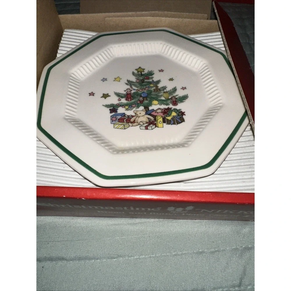 Nikko~Christmastime/Happy Holidays~Octagonal Salad/B&B Plates~Set of 4~IOB